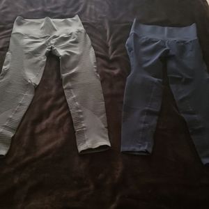 2 pair of leggings
